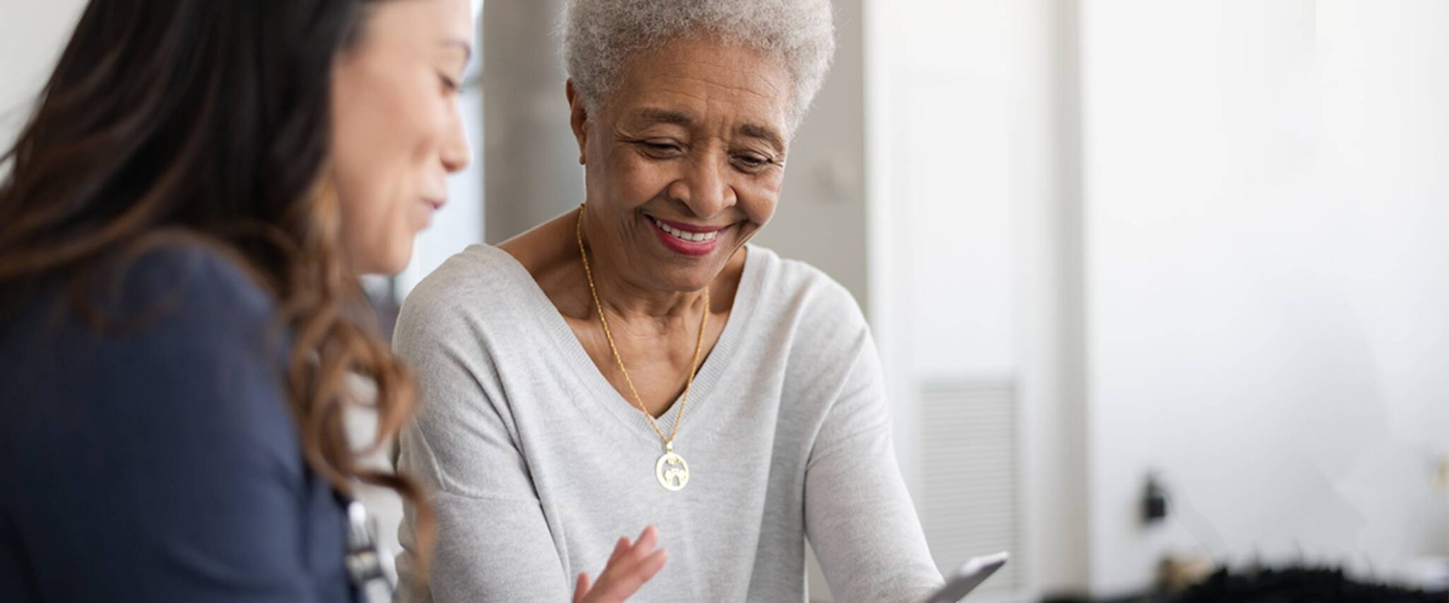 daughter talking with her elderly mother about senior living